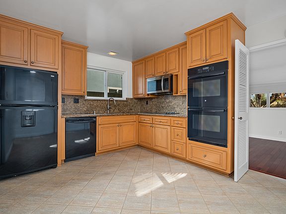 Kitchen with double ovens, microwave, dishwasher & refrigerator...granite counter tops and breakfast nook area for informal dining!