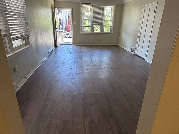 3rd image of 3162 Trowbridge St #1