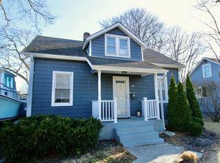 42 E Walnut St, Islip, NY 11751