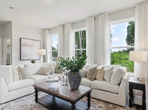 739 Hardman Dr, Morgantown, WV 26501