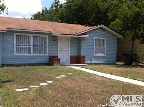 2nd image of 207 Lakeshore Dr