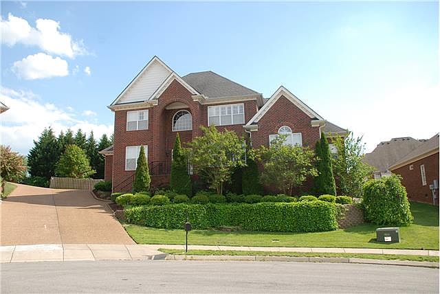 2nd image of 105 Tiffany Ct
