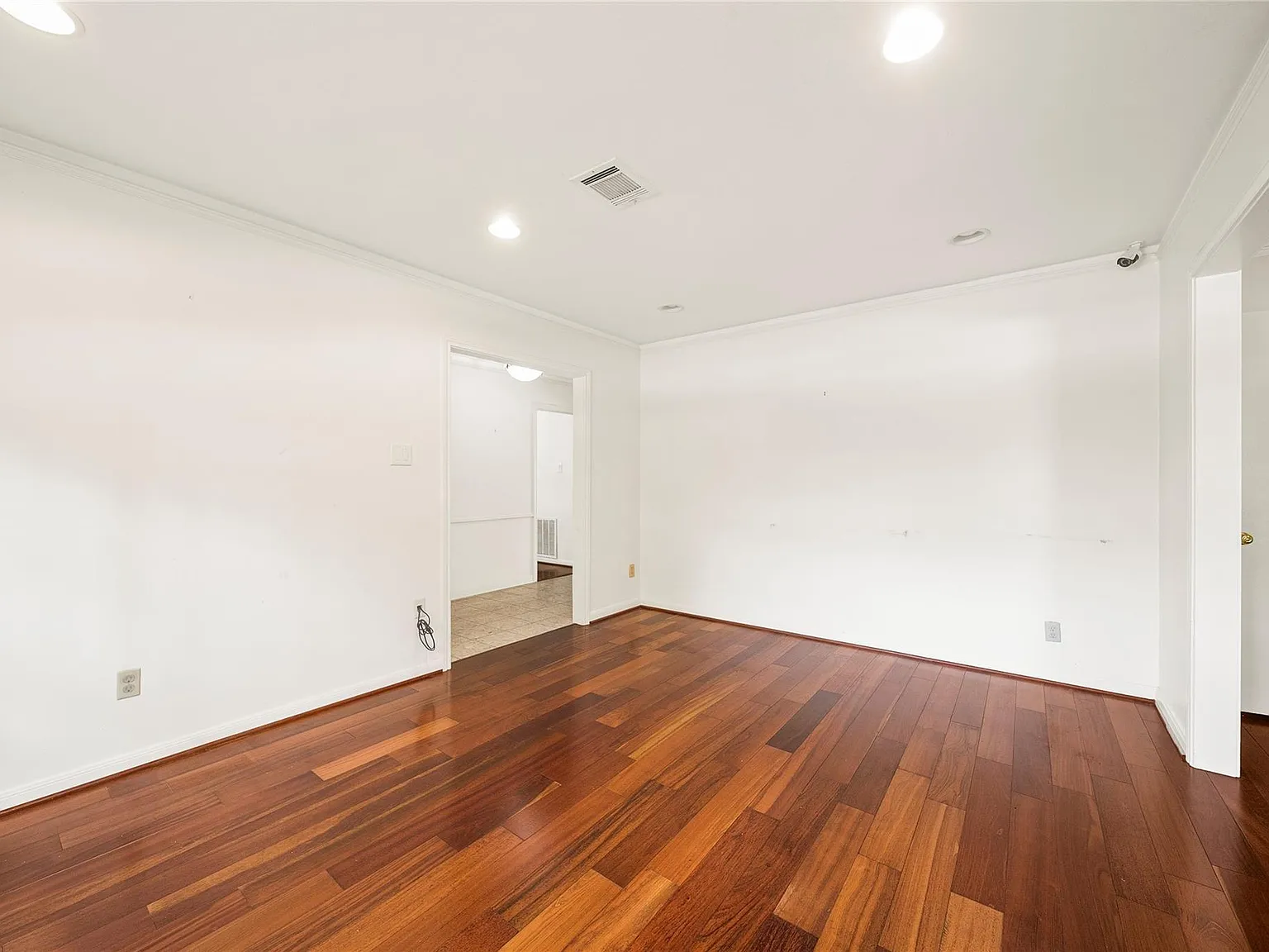 3 bed, 2.0 bath, 2013 sqft, $3,500 — Photo 2