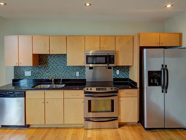 Montgomery Square Apartments — Photo 13