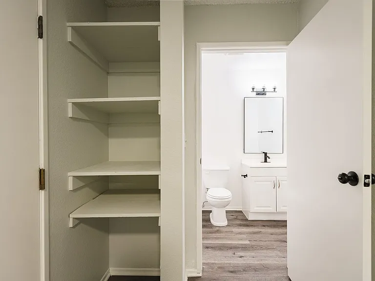 226 South Serrano — Photo 10