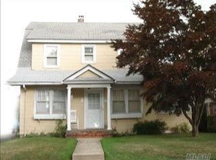 19 Bar Beach Rd, Port Washington, NY 11050