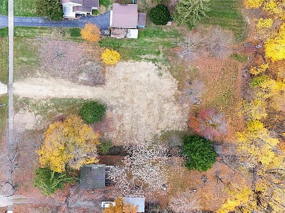 3rd image of 25360 Hall Dr