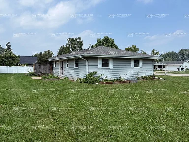 827 Glenpark Dr — Photo 2