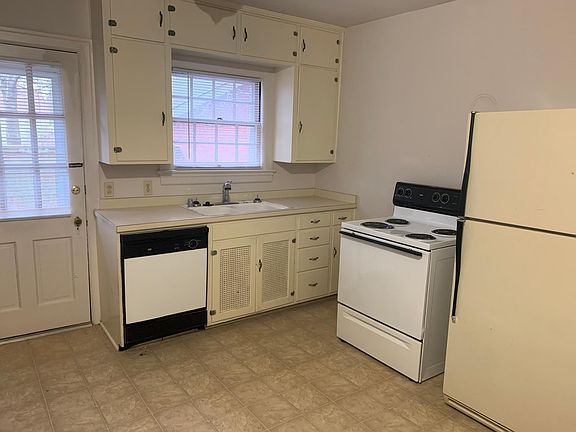 4th image of 309-311 Hanover Ct