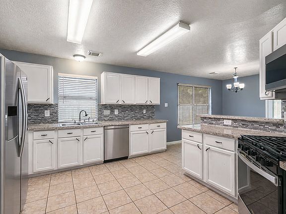 4th image of 3906 Cyril Dr