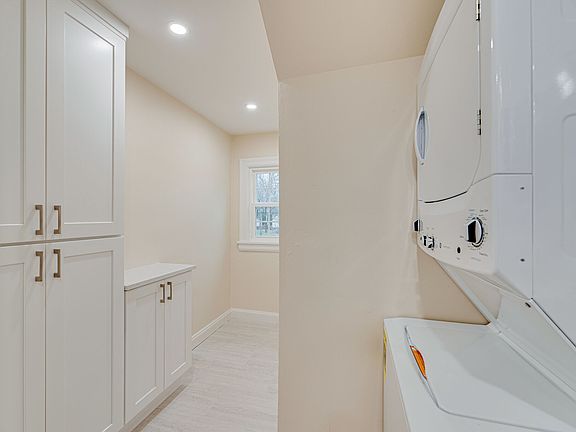 5th image of 1109 Graybar Ln #B