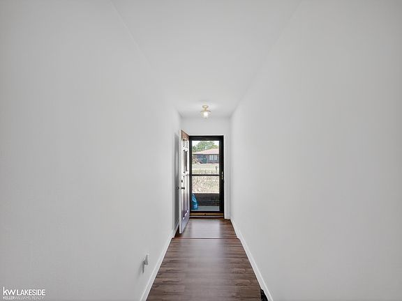 3rd image of 15748 Robert Dr