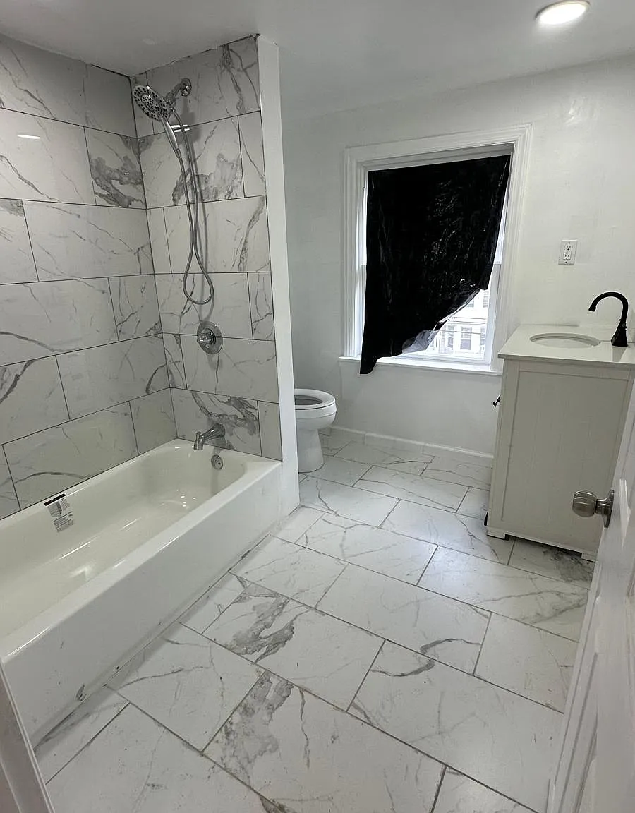 6 bed, 2.5 bath, 2178 sqft, $2,600 — Photo 4