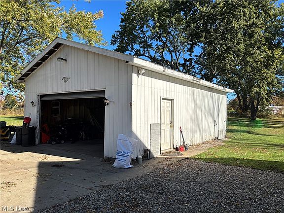 3rd image of 11651 Webster Rd