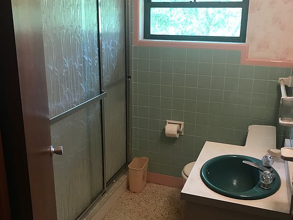 4th image of 209 S Mantor Ave