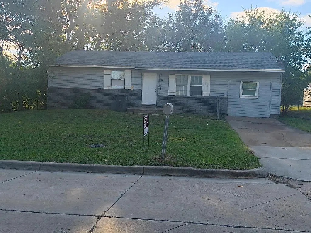 4802 N Elwood Ave — Photo 1