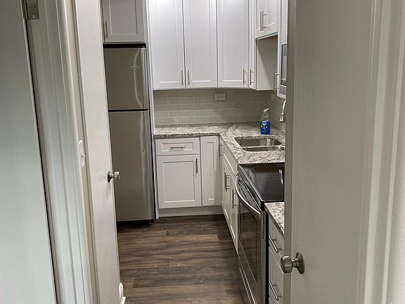 4th image of 8139 Ogden Ave #1