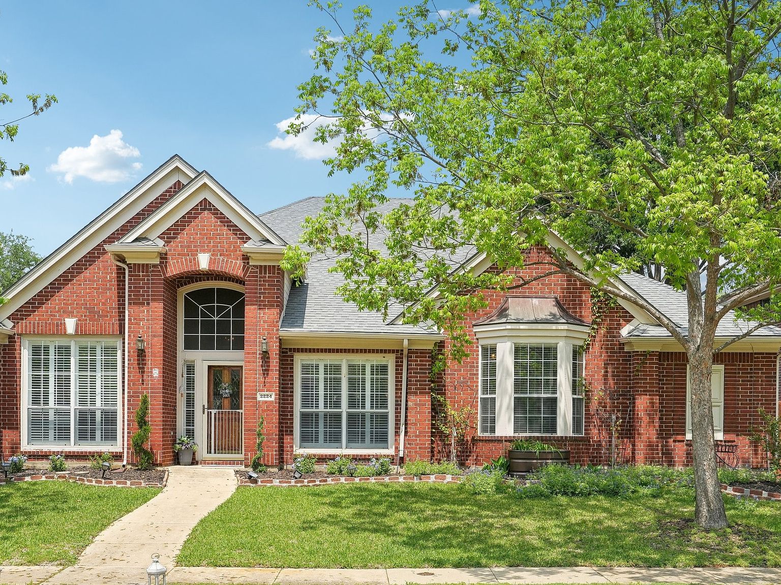 m*r様 House on the hill S/S Tee (Flower) 228 Spring Hill Rd, Flower Mound, TX 75028 | Zillow