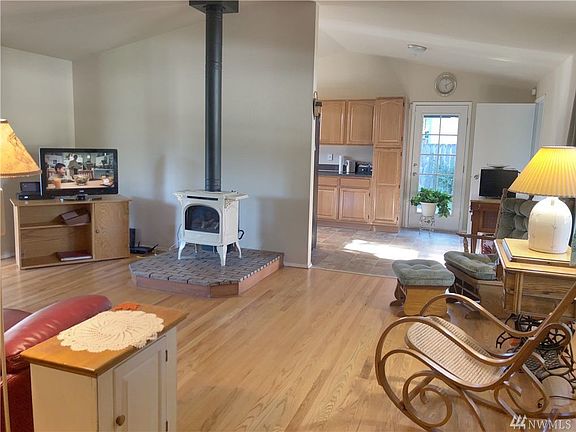4th image of 9209 Quinault Dr NE