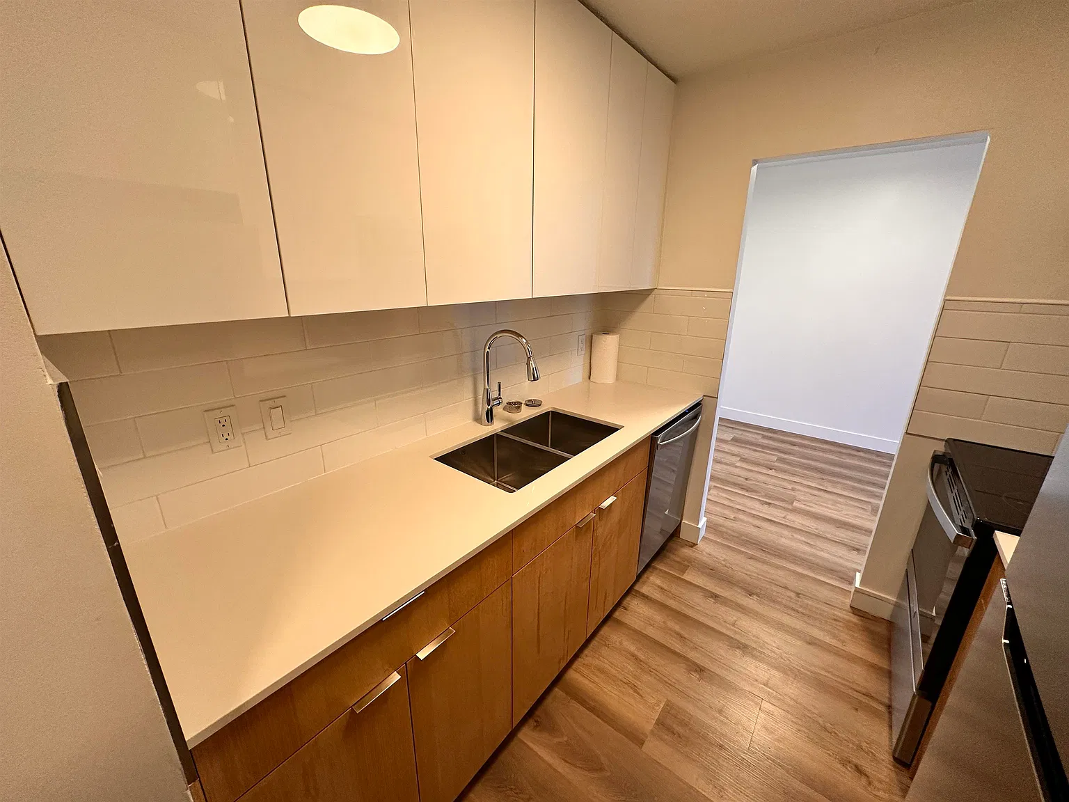 1 bed, 710 sqft, $2,200 — Photo 2