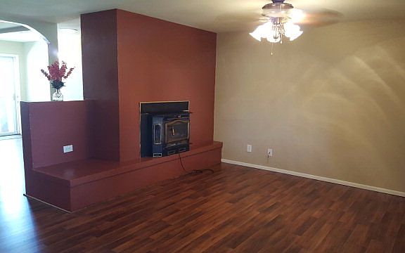 3rd image of 2809 N Vega Ave