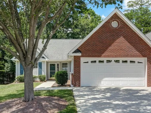 7830 Woodpark Dr, High Point, NC 27265