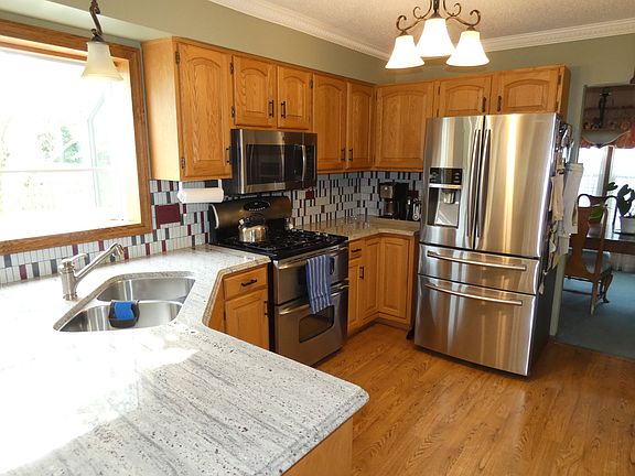 5th image of 811 Montana Dr