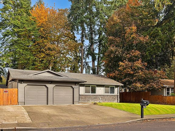 4th image of 4043 SE Spring St