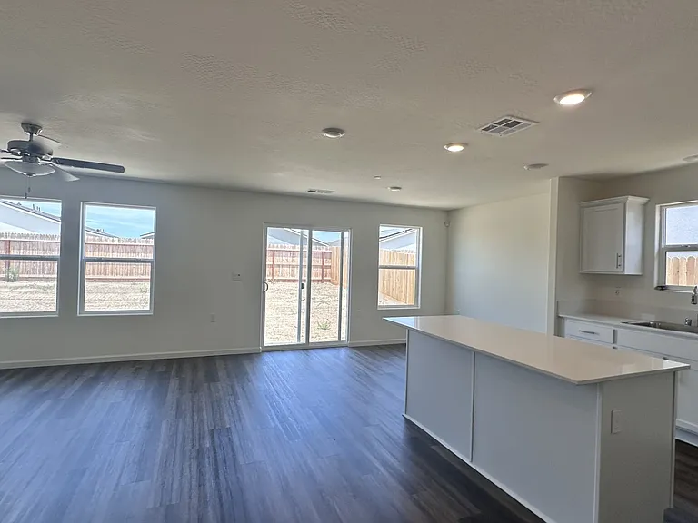651 Skyler Ln — Photo 4