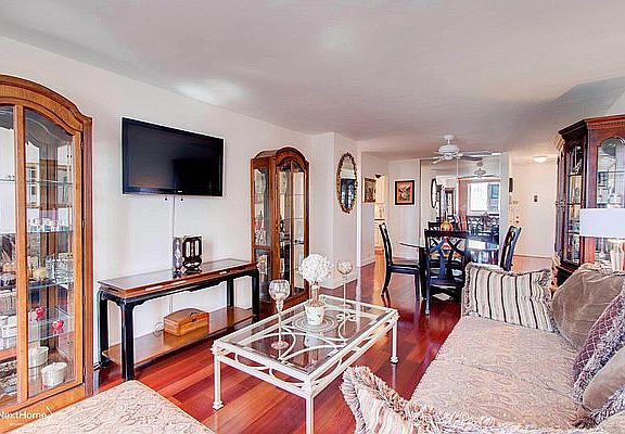 4th image of 345 E 93rd St APT 10B