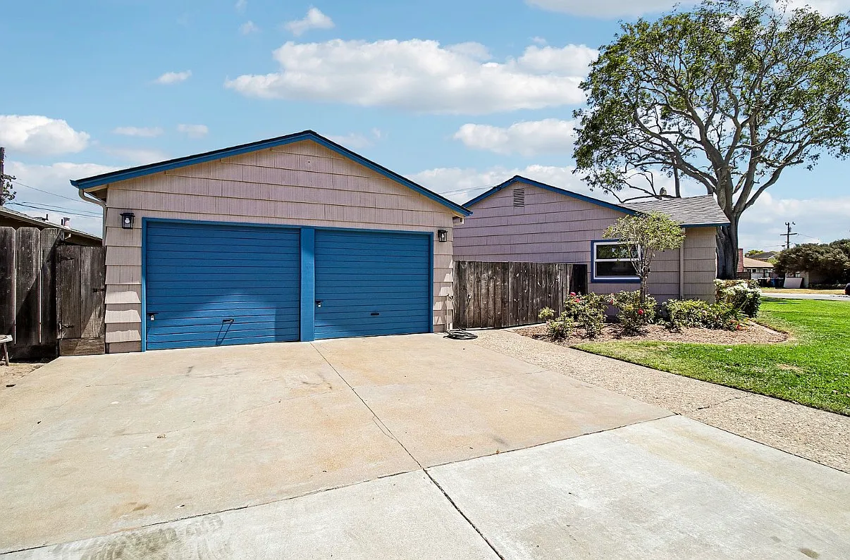 3 bed, 1443 sqft, $3,800 — Photo 2