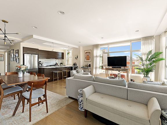3rd image of 450 Manhattan Ave APT 4A