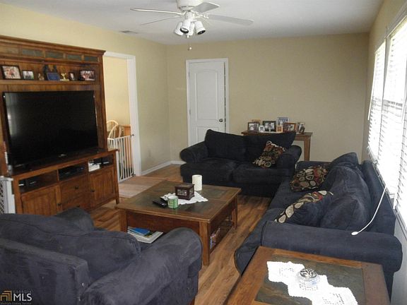 2nd image of 114 Stratford St