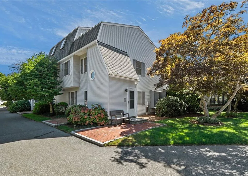 364 Bellevue Ave #D6
