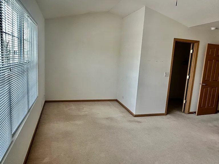 2482 Stoughton Cir — Photo 11
