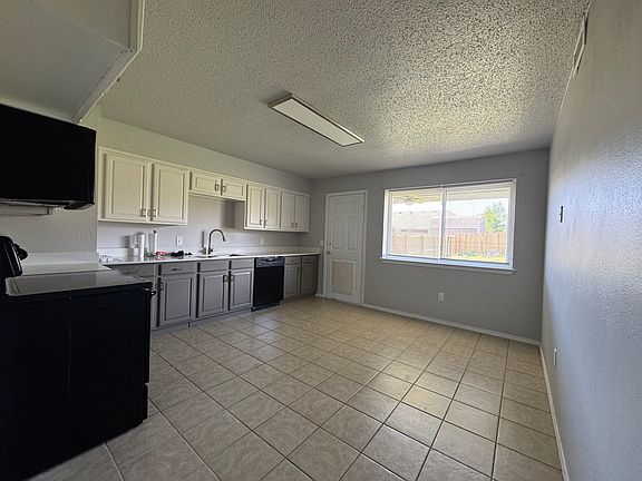 5th image of 2426 W Olrich St