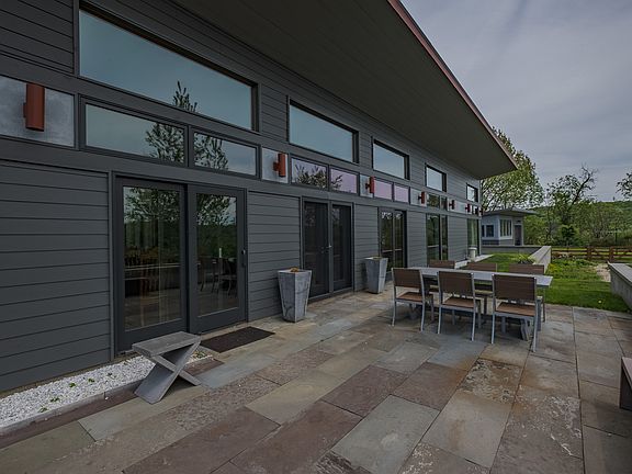 4th image of 12 Cotswold Dr