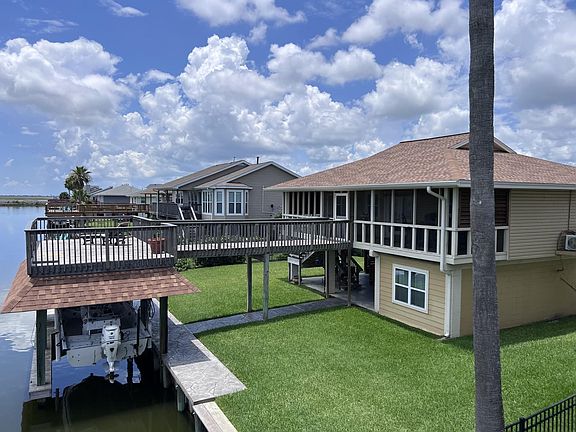 4th image of 550 Pompano St
