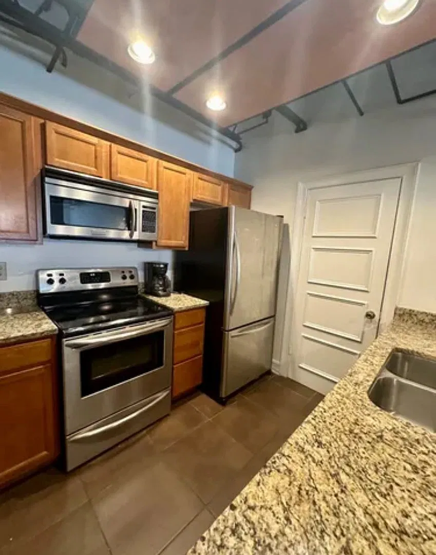 Upgraded 1 bedroom unit- Walking distance to campus! — Photo 1