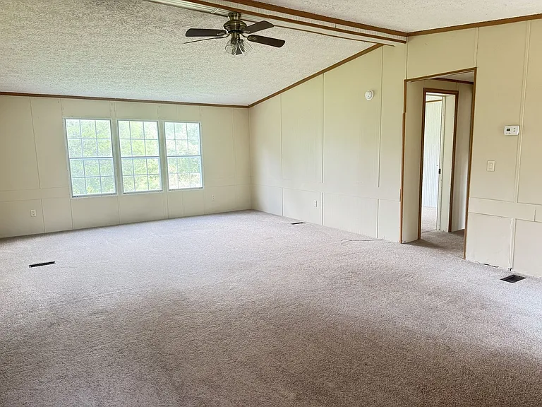 1451 Columbus Rd — Photo 6
