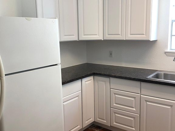 4th image of 922 Washington Ave