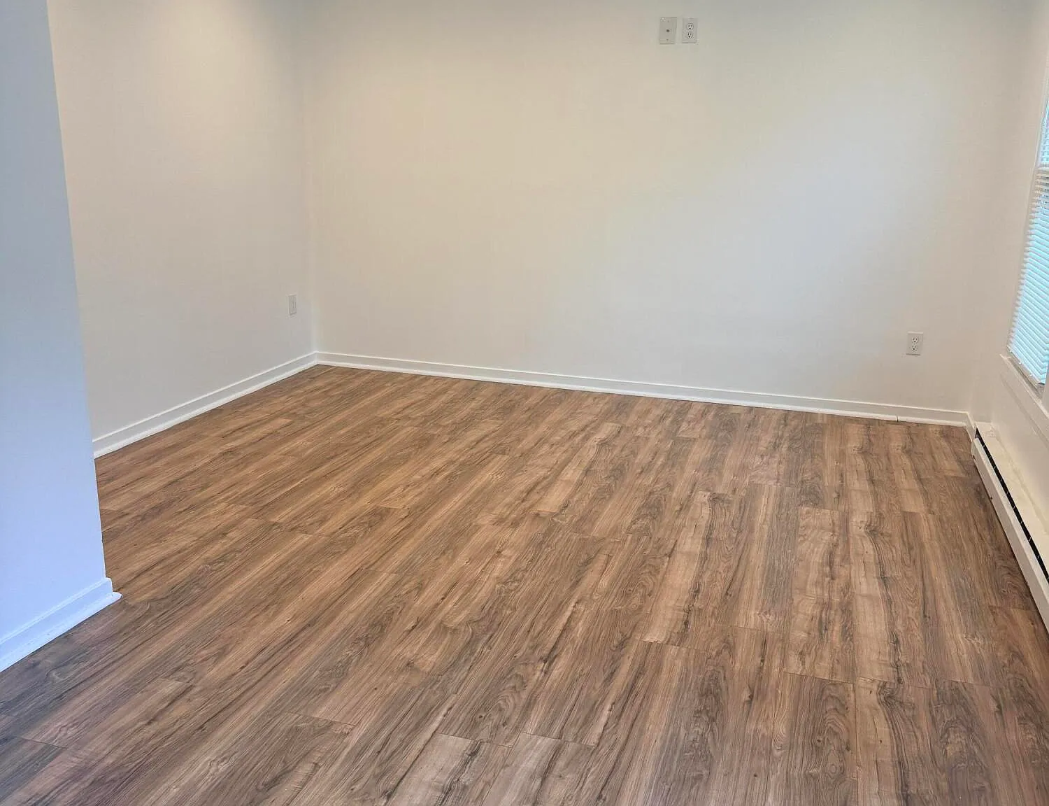 3 bed, 1.5 bath, 1080 sqft, $2,700 — Photo 4