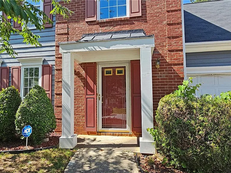 1334 Ambercrest Way — Photo 3