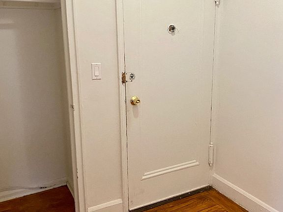 3rd image of 1 Larchmont Ave #822D