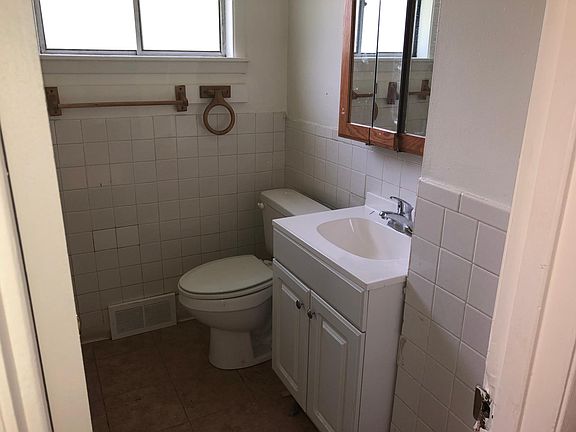 4th image of 4704 Janis Dr