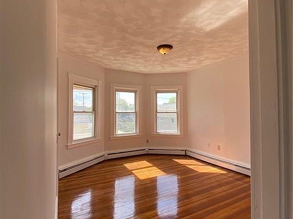 3rd image of 50 Burnside St Floor 2