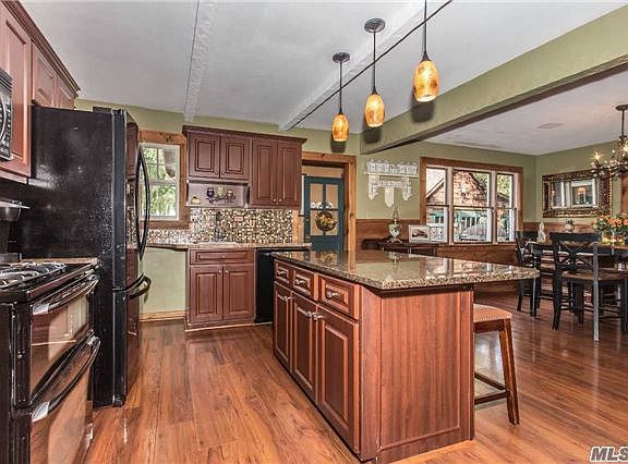 5th image of 276 Jefferson Ave