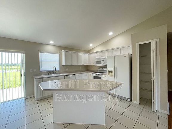 4th image of 226 Magellan St
