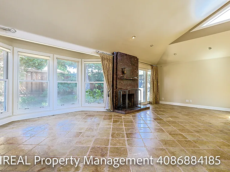 722 Bantry Ct — Photo 3