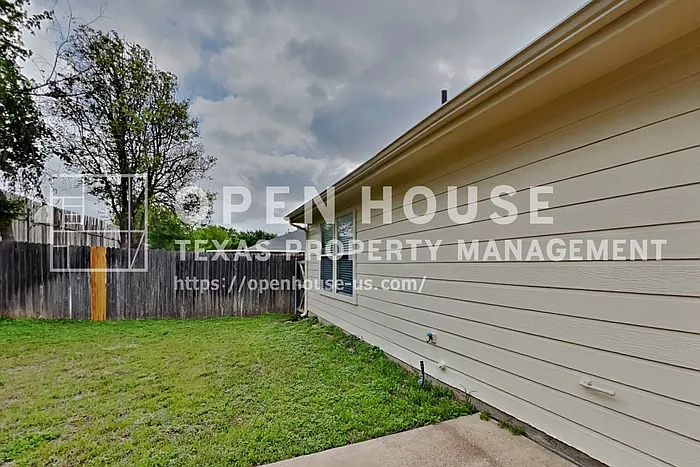 1016 Silver Spur Ln — Photo 18